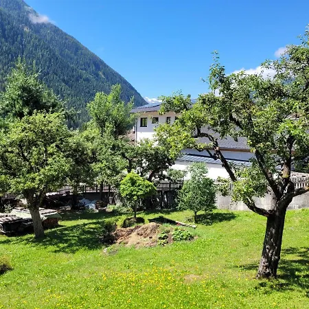 Artho Apartament *
